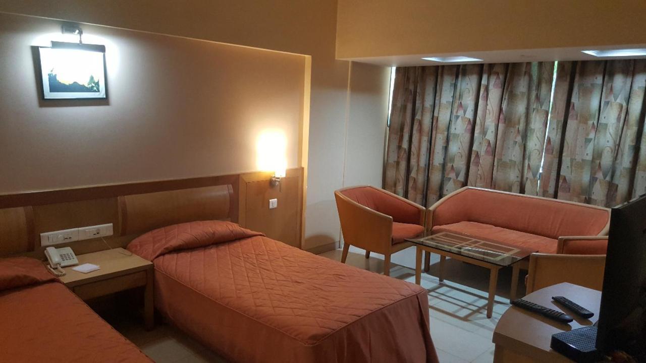 Hotel Ashirwad Pune Ngoại thất bức ảnh